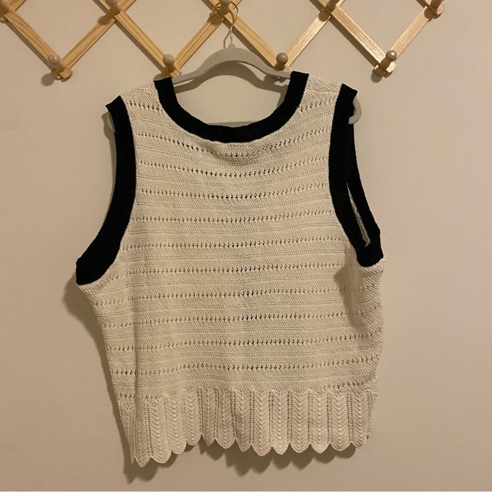 Torrid White and Black Crochet Button Front Tank size 2